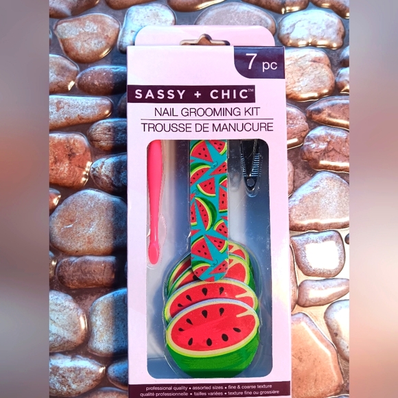 🤹♂️🤹♂️NWT SUMMER GUFT NAIL WATERMELON GROOMING KIT 🤹♂️5 For$25 - Picture 1 of 4